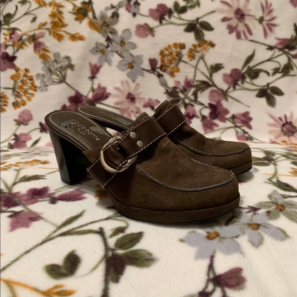 brown vintage pumps